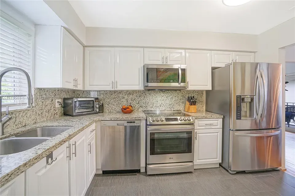2 Bed 2 Bath Modern Contemporary Residence in Coral Gables, FL - 4