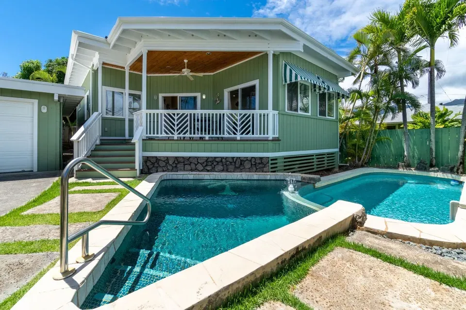2 Bed 2 Bath Modern Contemporary Residence in Kailua, HI - 1