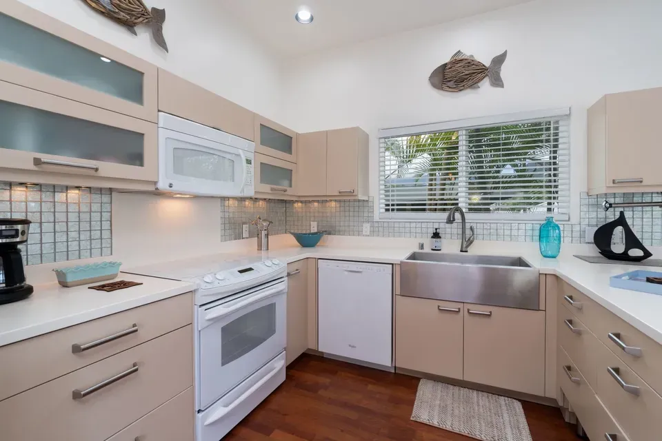 2 Bed 2 Bath Modern Contemporary Residence in Kailua, HI - 4