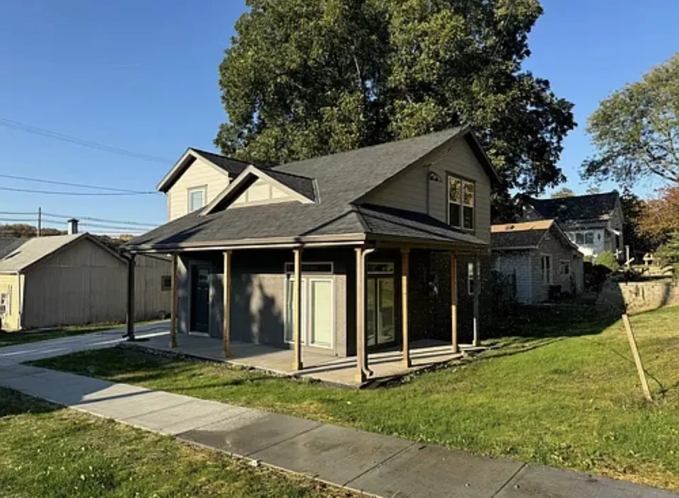 2 Bed 2 Bath Modern Contemporary Residence in Kansas City, KS - 3