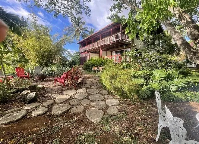 2 Bed 2 Bath Modern Contemporary Residence in Maui, HI