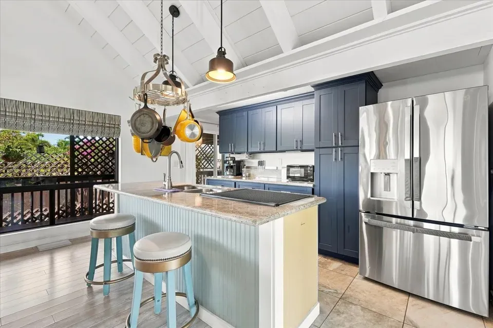 2 Bed 2 Bath Modern Contemporary Residence in Maui, HI - 4