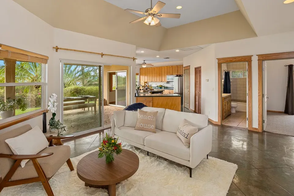 2 Bed 2 Bath Modern Contemporary Residence in Maui, HI - 1