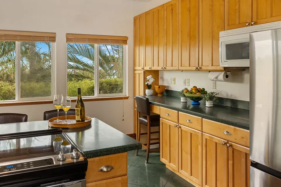 2 Bed 2 Bath Modern Contemporary Residence in Maui, HI - 5