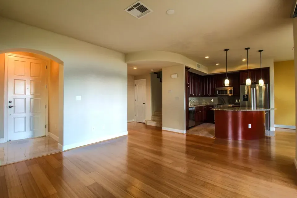 2 Bed 2 Bath Modern Contemporary Residence in Maui, HI - 4
