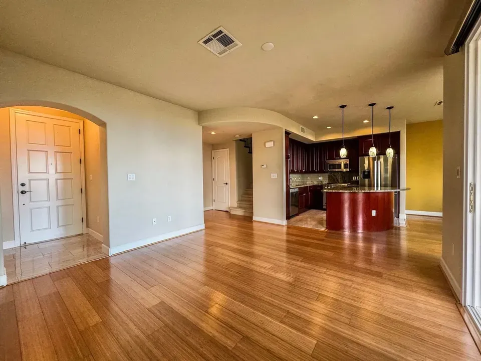 2 Bed 2 Bath Modern Contemporary Residence in Maui, HI - 5
