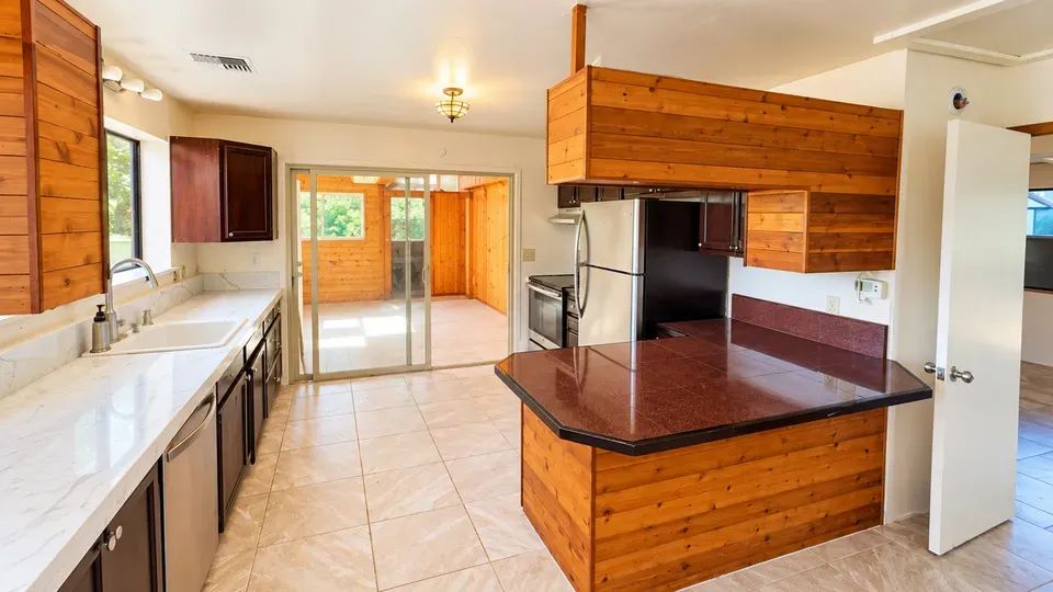 2 Bed 2 Bath Modern Contemporary Residence in Maui, HI - 3