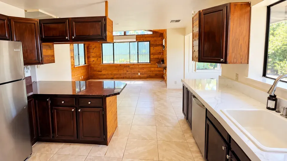 2 Bed 2 Bath Modern Contemporary Residence in Maui, HI - 5