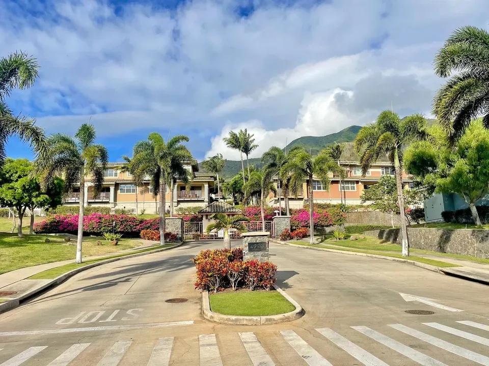 2 Bed 2 Bath Modern Contemporary Residence in Maui, HI