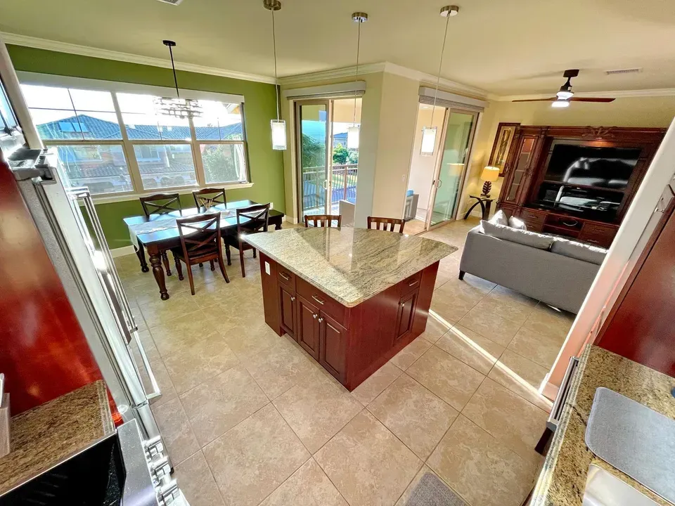 2 Bed 2 Bath Modern Contemporary Residence in Maui, HI - 4
