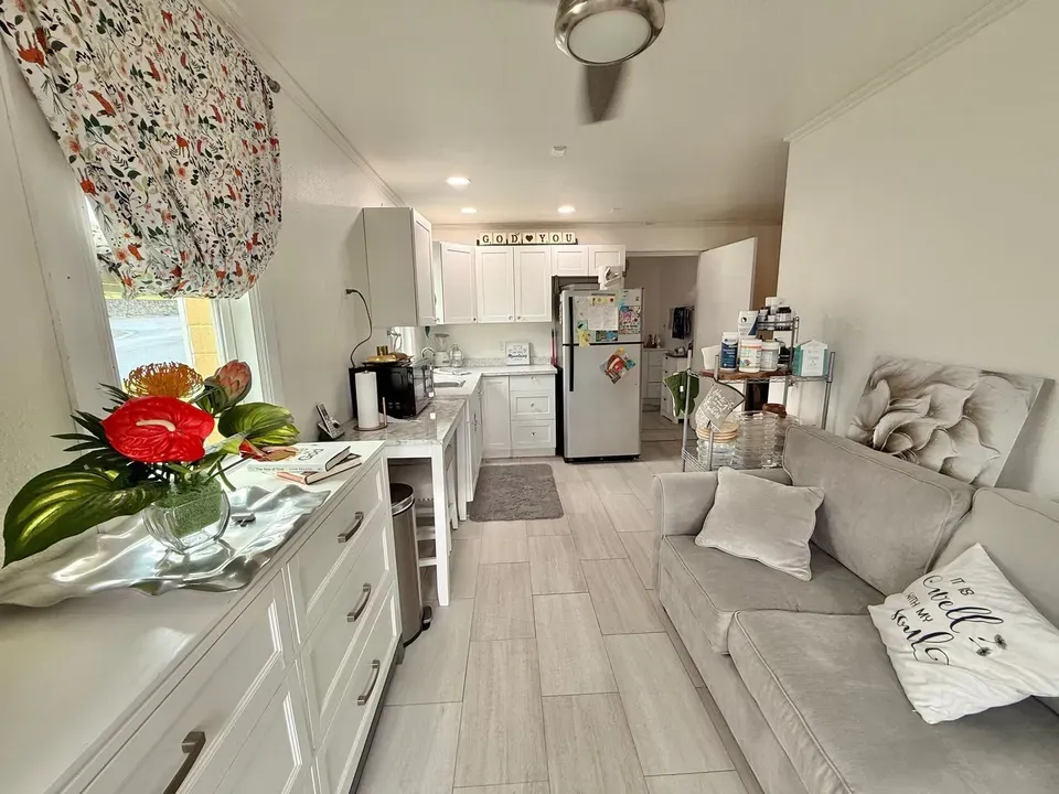 2 Bed 2 Bath Modern Contemporary Residence in Maui, HI - 2