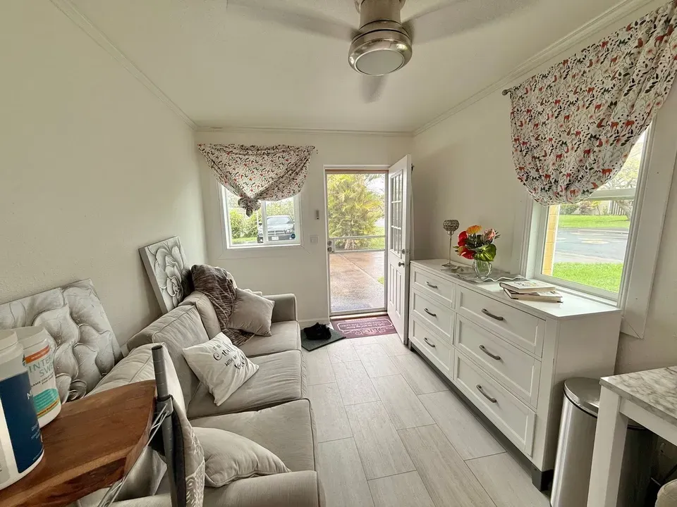 2 Bed 2 Bath Modern Contemporary Residence in Maui, HI - 3