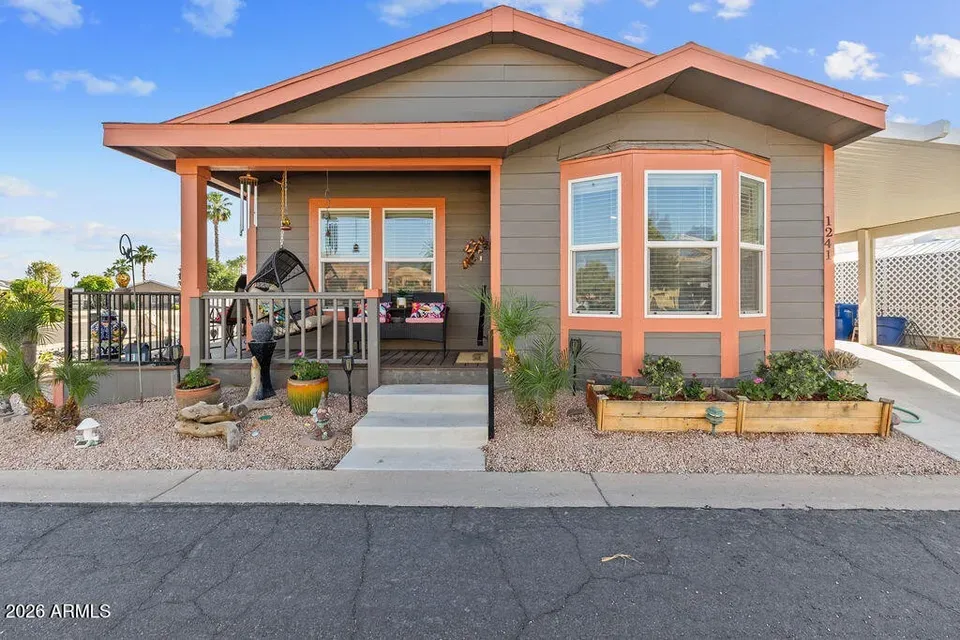 2 Bed 2 Bath Modern Contemporary Residence in Mesa, AZ