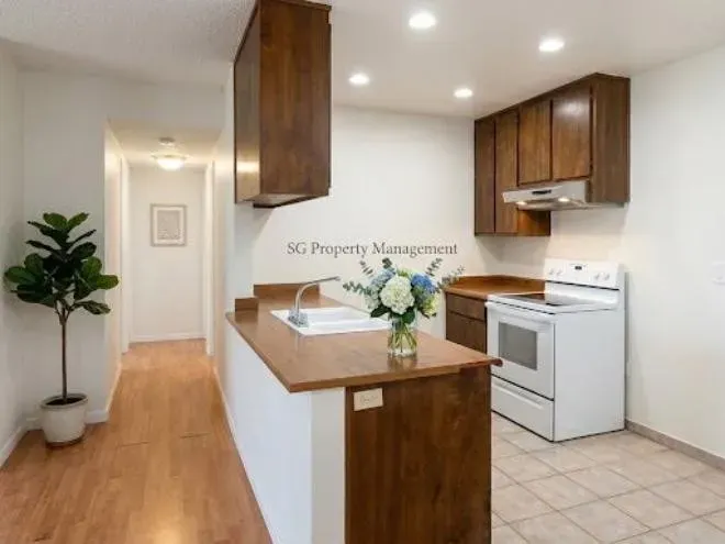 2 Bed 2 Bath Modern Contemporary Residence in Modesto, CA - 4