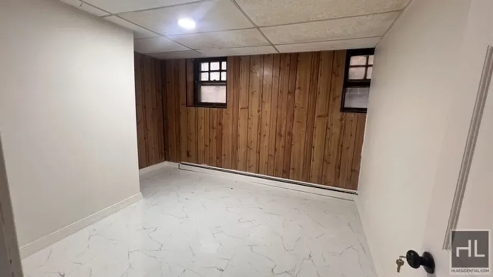 2 Bed 2 Bath Modern Contemporary Residence in New York, NY - 4