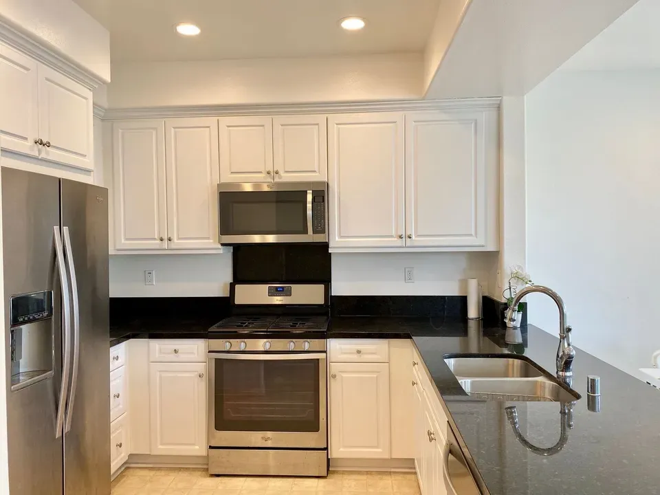 2 Bed 2 Bath Modern Contemporary Residence in Oxnard, CA - 3