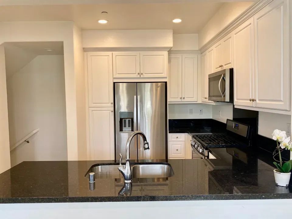 2 Bed 2 Bath Modern Contemporary Residence in Oxnard, CA - 4