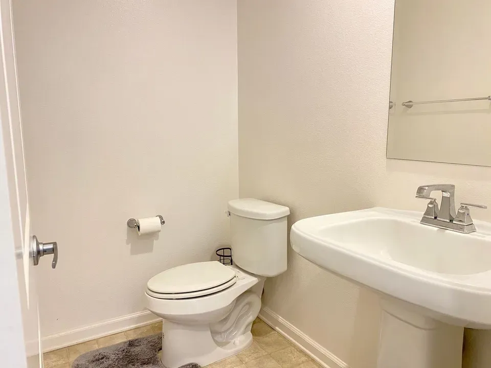 2 Bed 2 Bath Modern Contemporary Residence in Oxnard, CA - 5