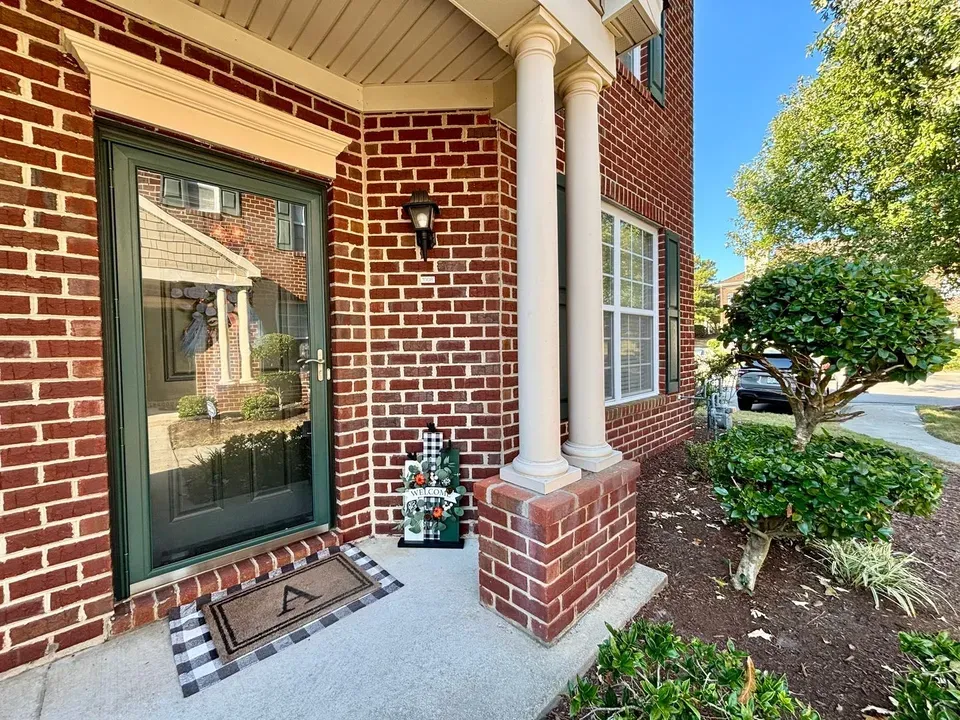2 Bed 2 Bath Modern Contemporary Residence in Virginia Beach, VA