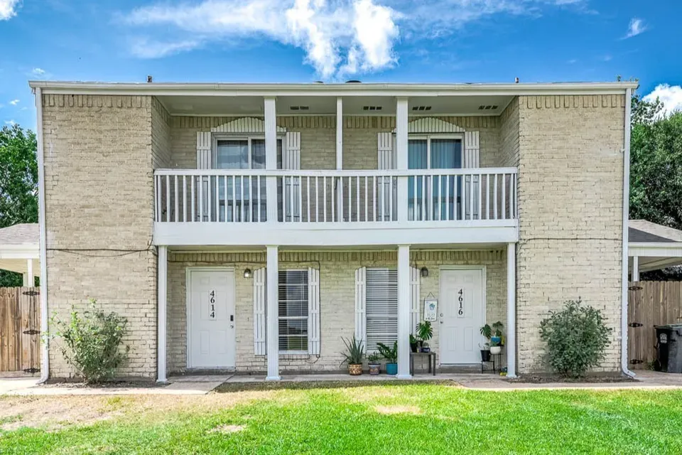2 Bed 2 Bath Multi-Unit Residential Property in Pearland, TX - 1