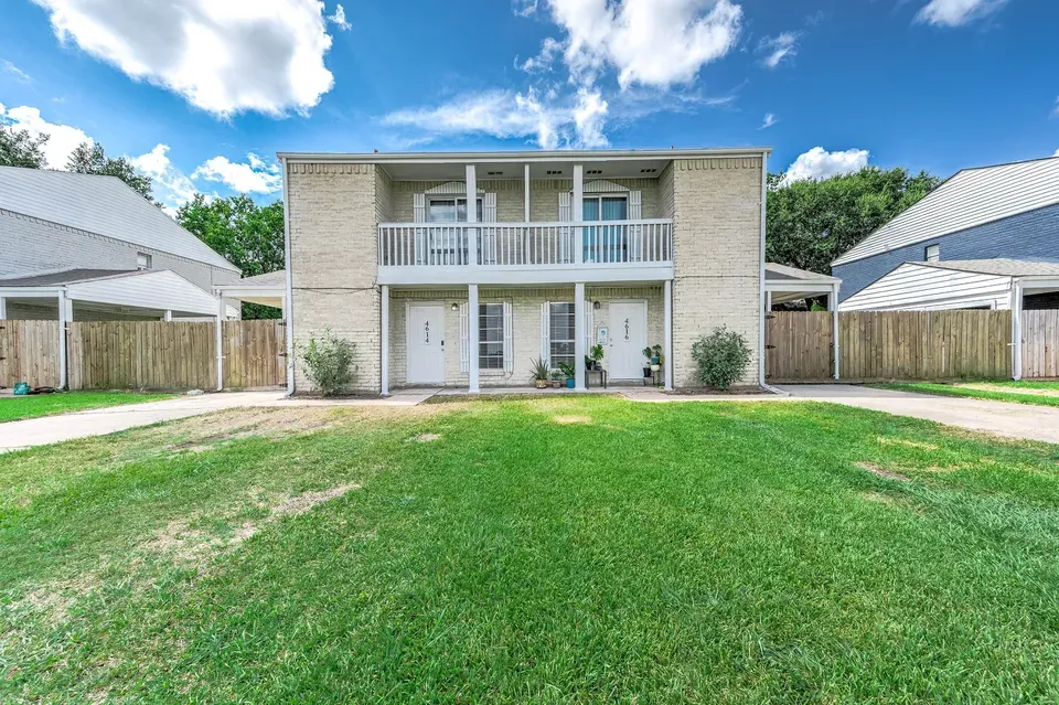 2 Bed 2 Bath Multi-Unit Residential Property in Pearland, TX - 2