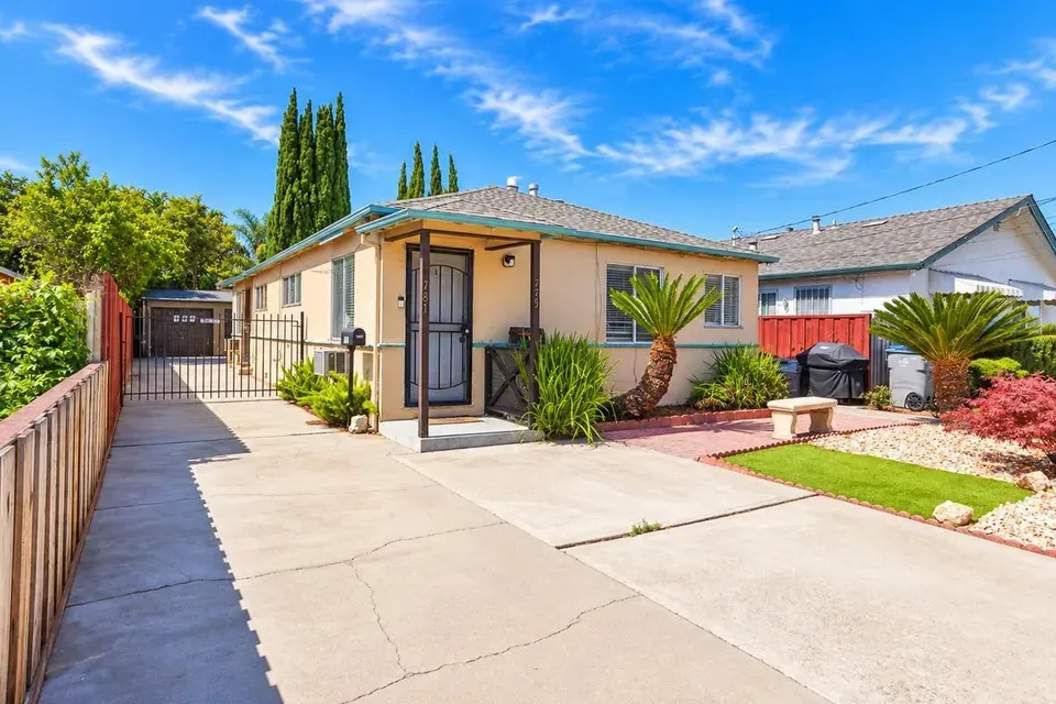 2 Bed 2 Bath Multi-Unit Residential Property in San Jose, CA