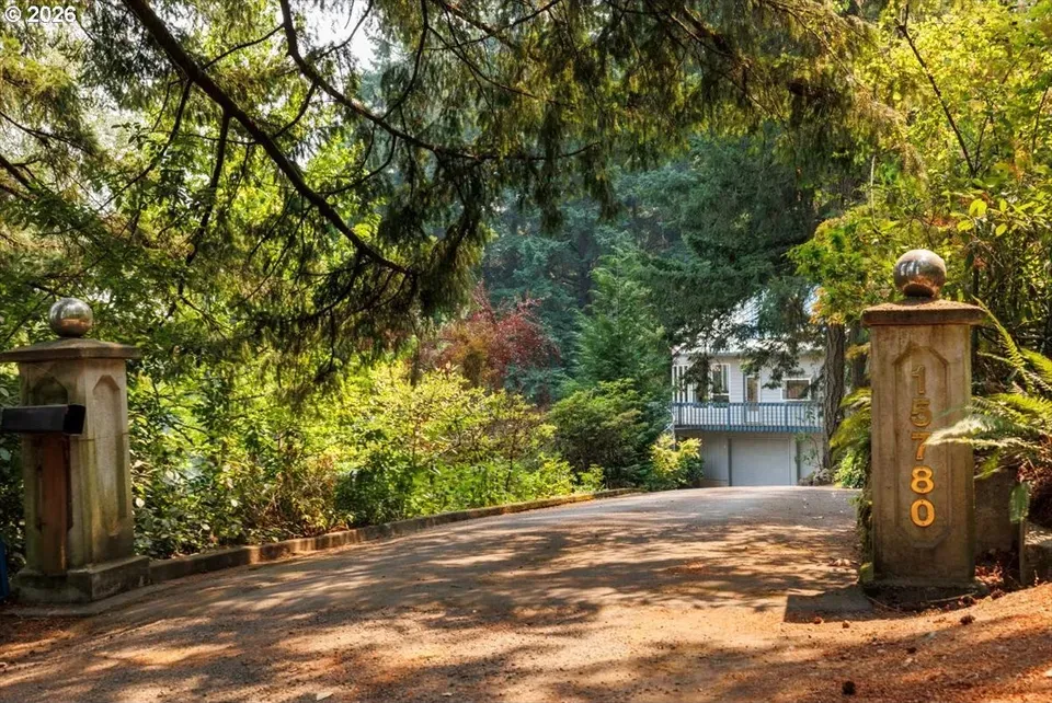 2 Bed 2 Bath Traditional Suburban Family Home in Beaverton, OR