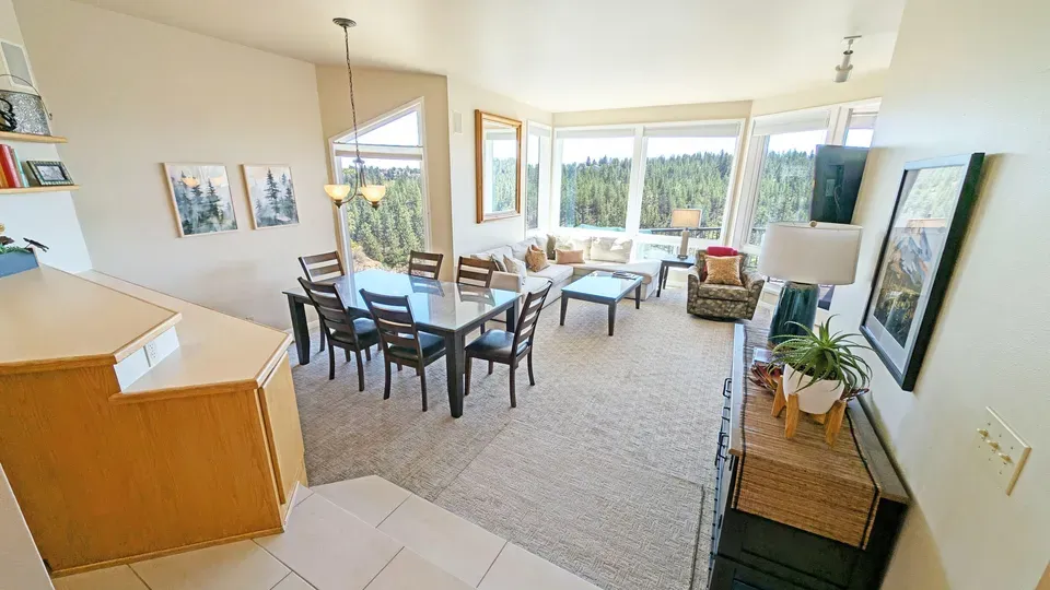2 Bed 2 Bath Traditional Suburban Family Home in Bend, OR - 4