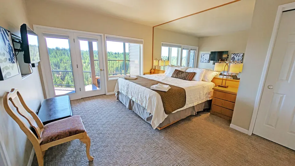 2 Bed 2 Bath Traditional Suburban Family Home in Bend, OR - 5