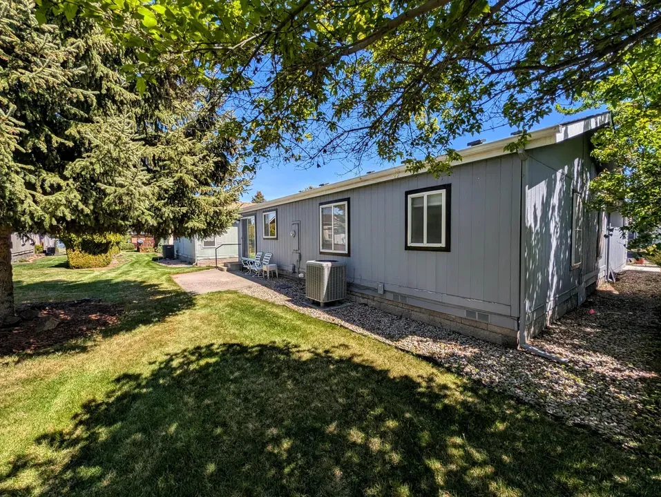 2 Bed 2 Bath Traditional Suburban Family Home in Bend, OR - 2