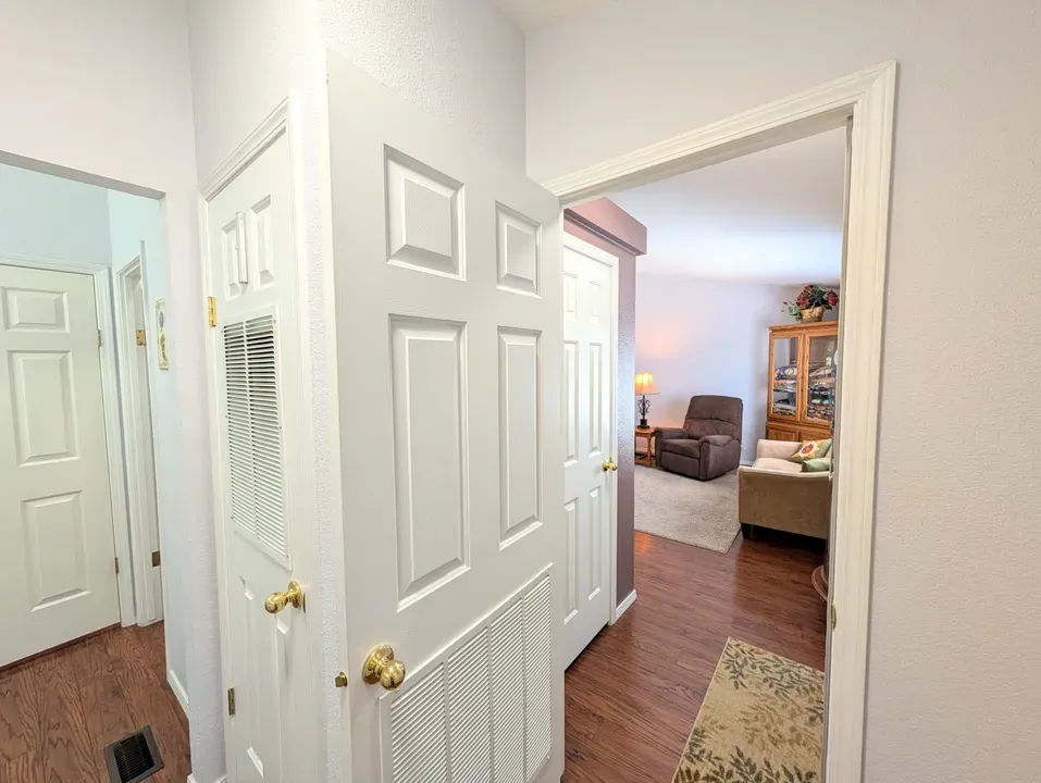 2 Bed 2 Bath Traditional Suburban Family Home in Bend, OR - 3