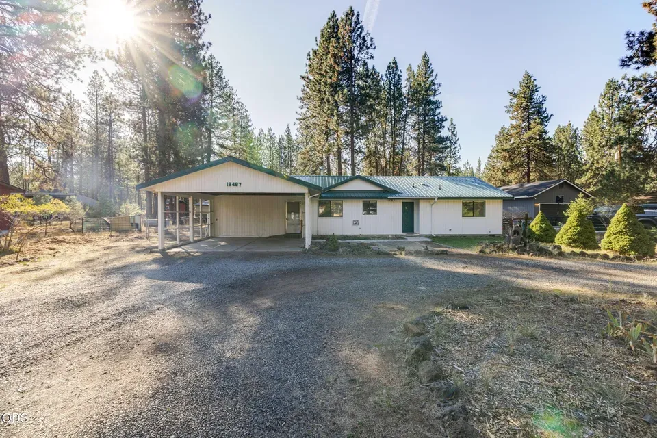 2 Bed 2 Bath Traditional Suburban Family Home in Bend, OR