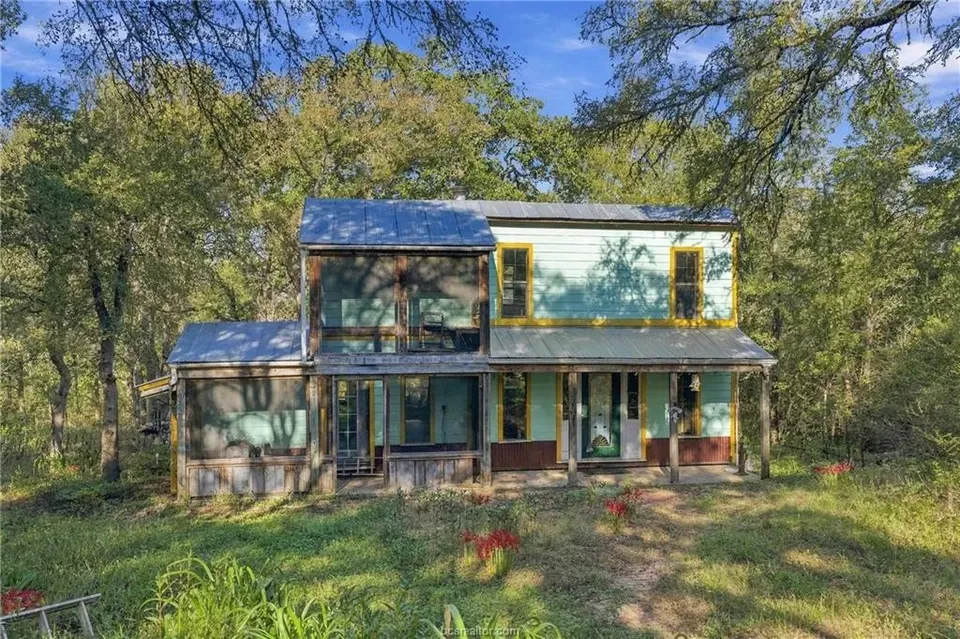 2 Bed 2 Bath Traditional Suburban Family Home in College Station, TX - 1