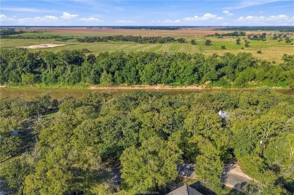 2 Bed 2 Bath Traditional Suburban Family Home in College Station, TX - 5