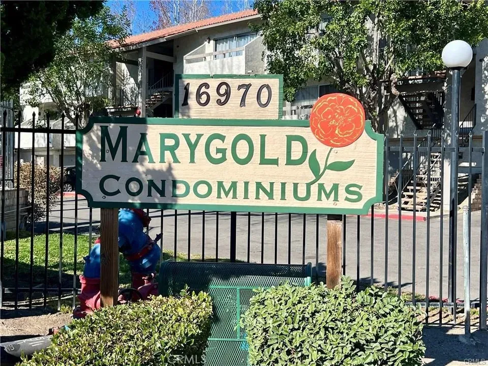 2 Bed 2 Bath Traditional Suburban Family Home in Fontana, CA
