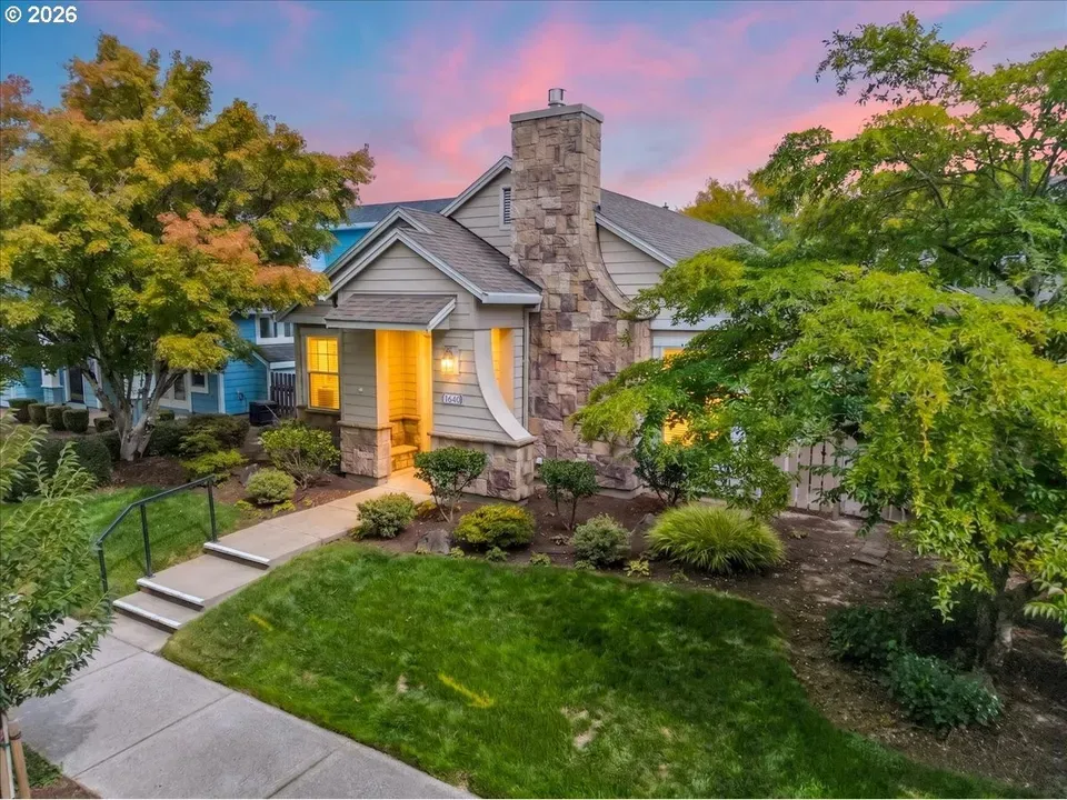 2 Bed 2 Bath Traditional Suburban Family Home in Hillsboro, OR - 2