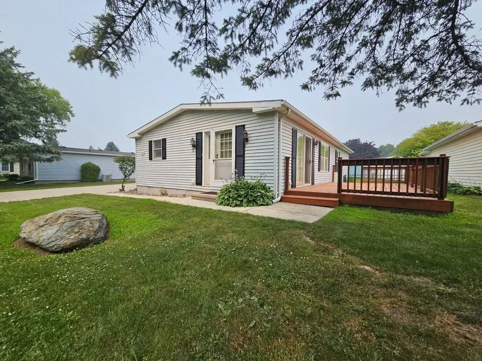 2 Bed 2 Bath Traditional Suburban Family Home in Lansing, MI - 2