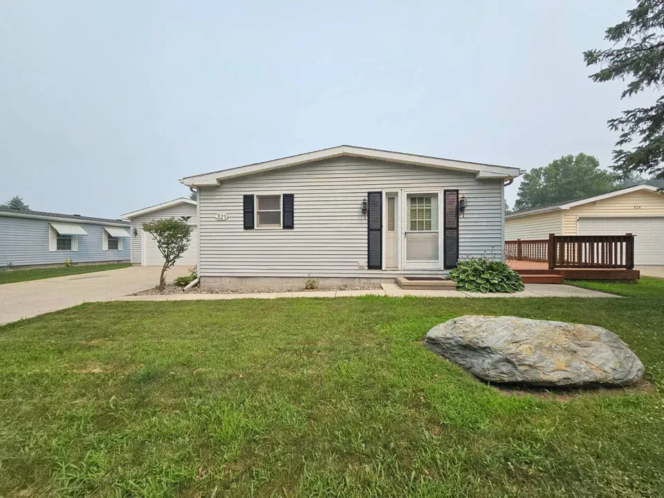 2 Bed 2 Bath Traditional Suburban Family Home in Lansing, MI - 5