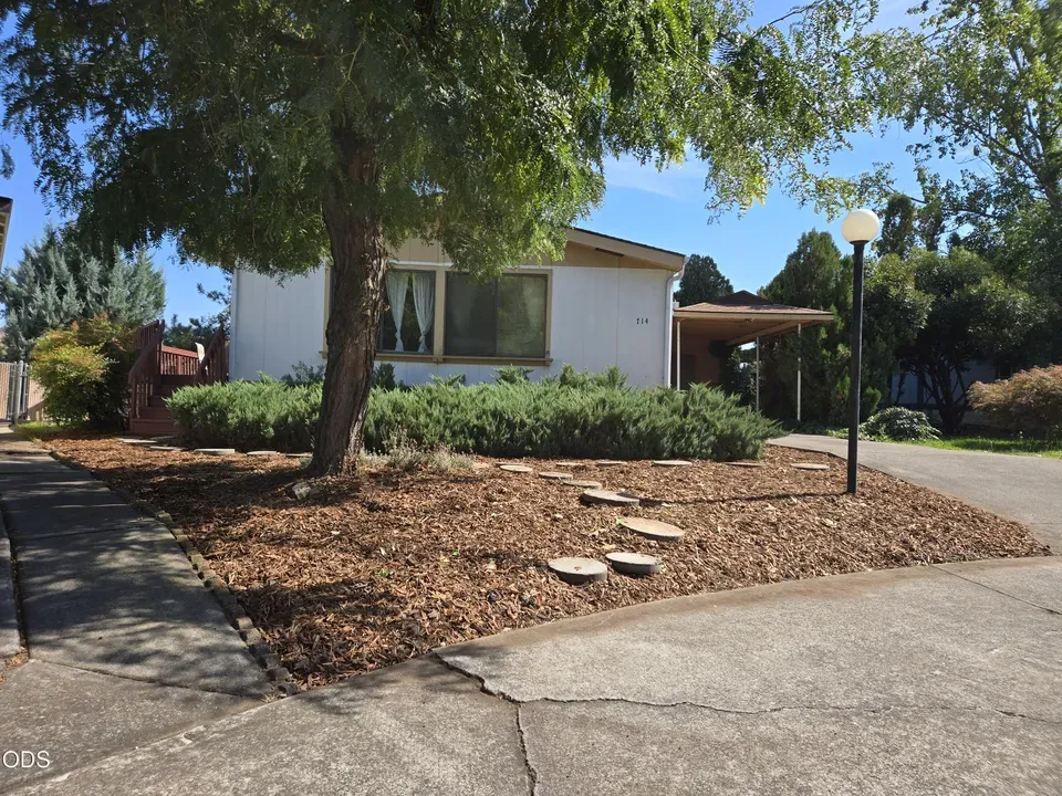 2 Bed 2 Bath Traditional Suburban Family Home in Medford, OR