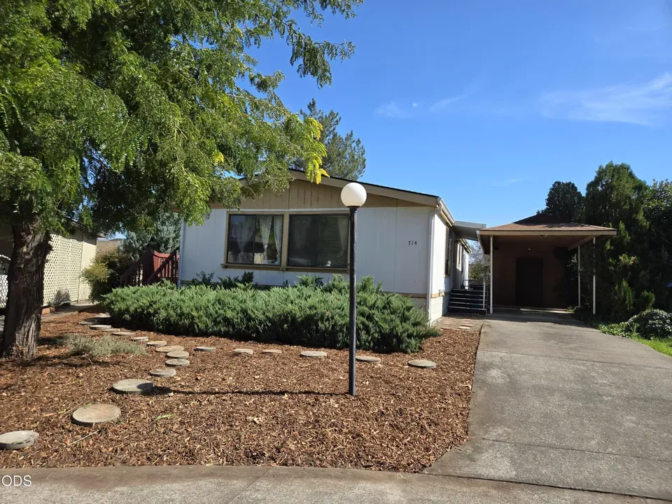 2 Bed 2 Bath Traditional Suburban Family Home in Medford, OR - 2