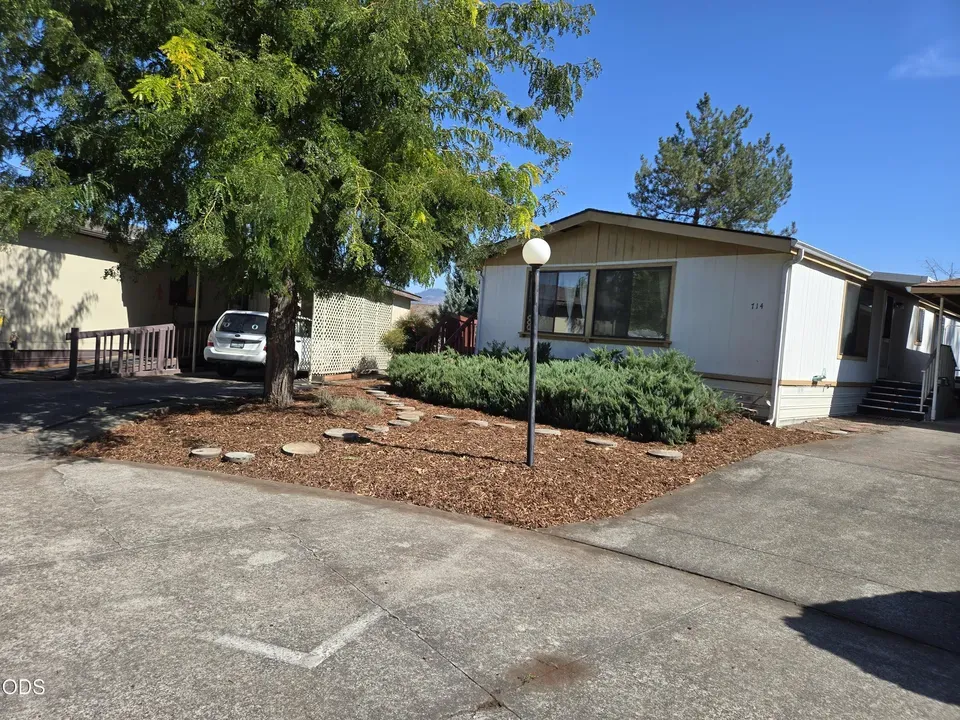 2 Bed 2 Bath Traditional Suburban Family Home in Medford, OR - 4