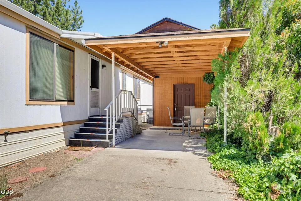 2 Bed 2 Bath Traditional Suburban Family Home in Medford, OR - 5