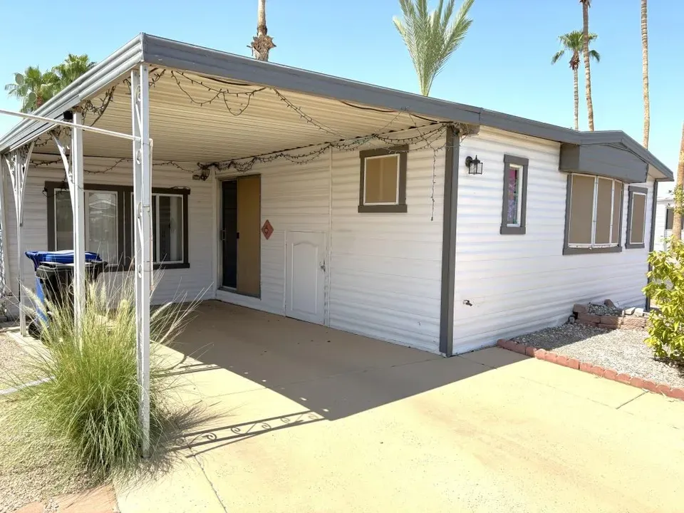 2 Bed 2 Bath Traditional Suburban Family Home in Mesa, AZ