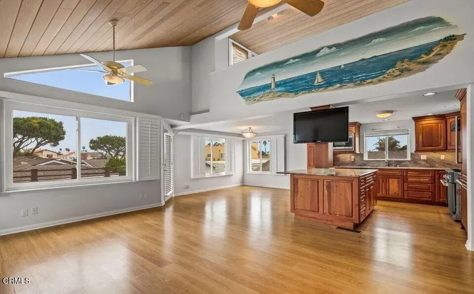 2 Bed 2 Bath Traditional Suburban Family Home in Oxnard, CA