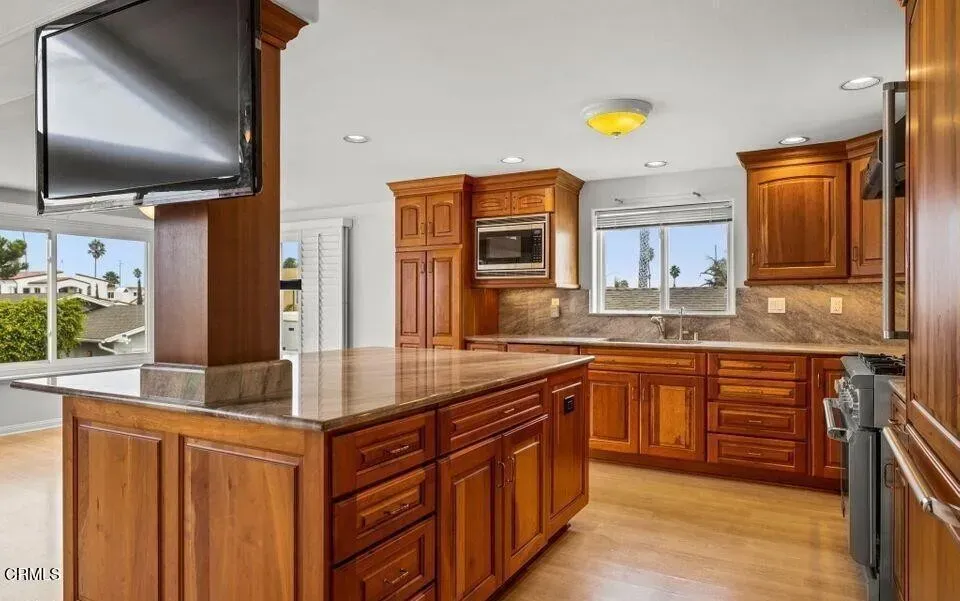 2 Bed 2 Bath Traditional Suburban Family Home in Oxnard, CA - 3