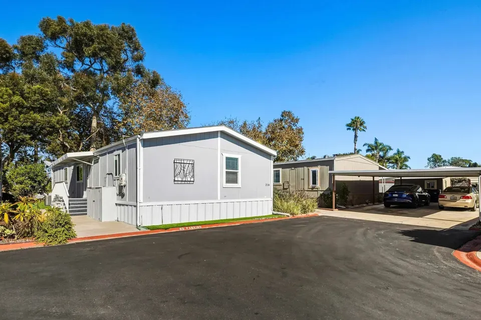 2 Bed 2 Bath Traditional Suburban Family Home in San Diego, CA - 1