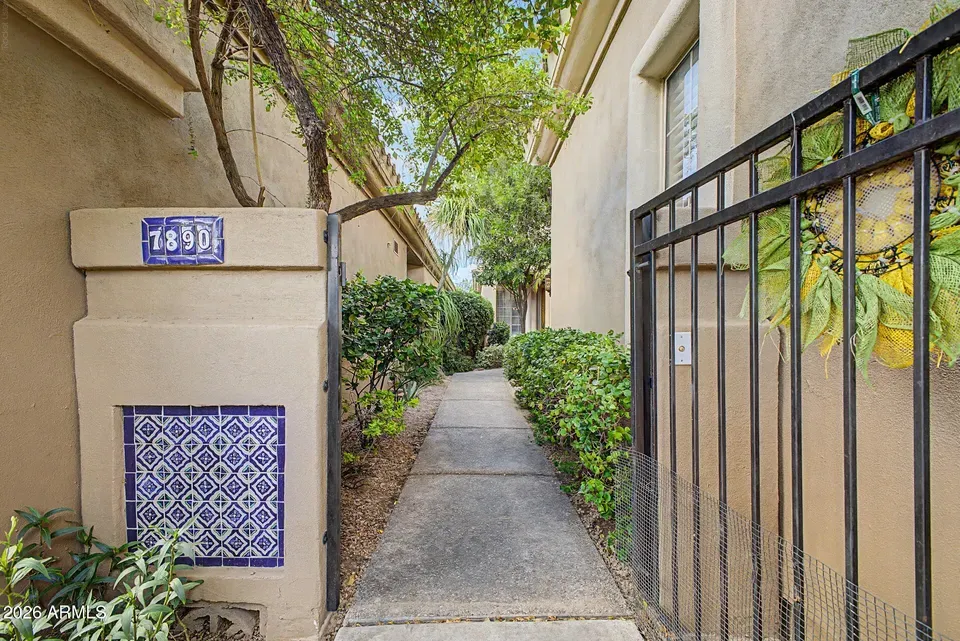 2 Bed 2 Bath Traditional Suburban Family Home in Scottsdale, AZ - 2
