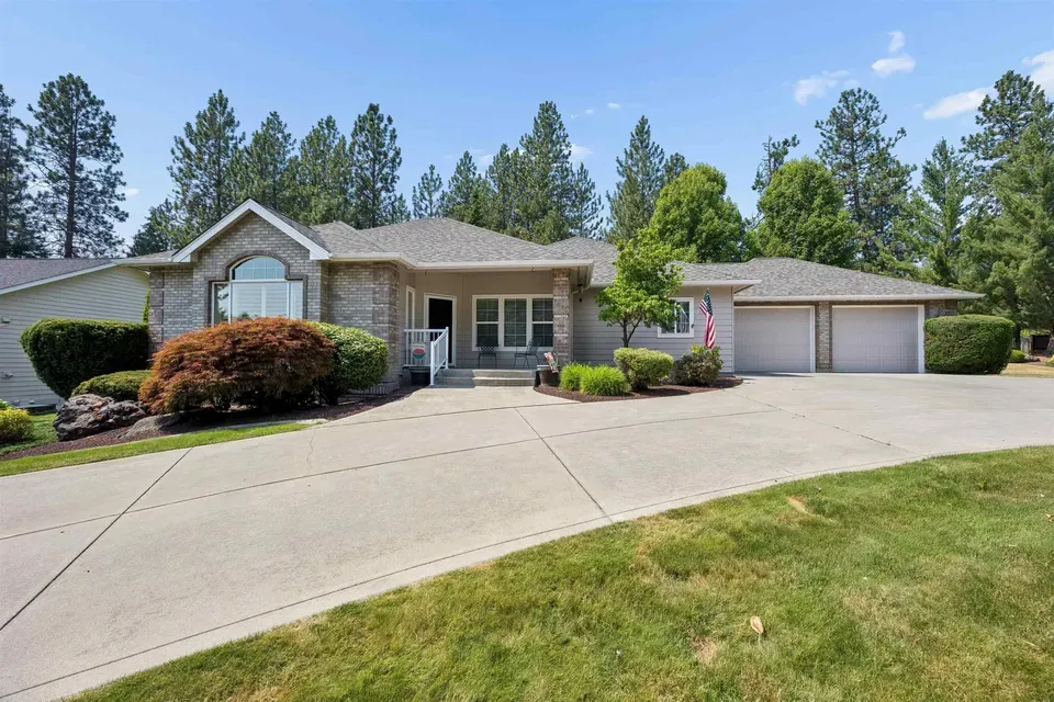 2 Bed 2 Bath Traditional Suburban Family Home in Spokane, WA