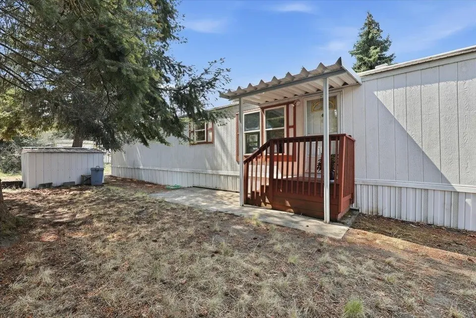 2 Bed 2 Bath Traditional Suburban Family Home in Spokane, WA