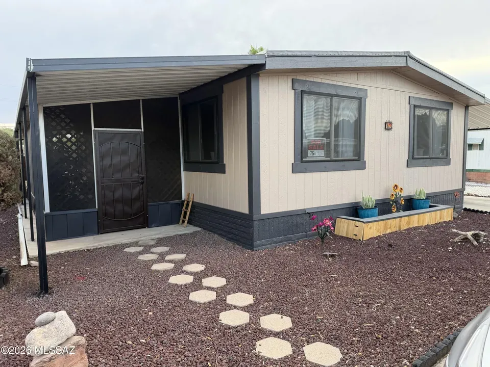 2 Bed 2 Bath Traditional Suburban Family Home in Tucson, AZ - 1